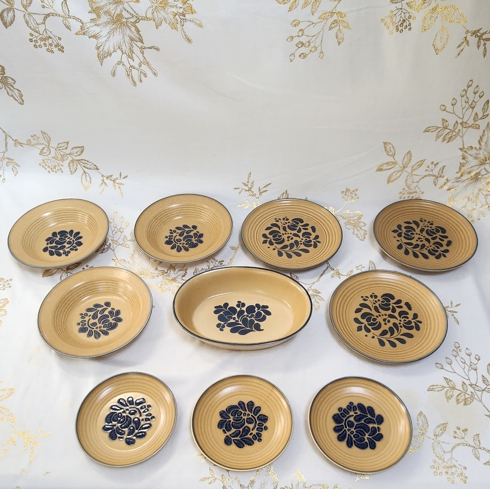 Pfaltzgraff Folk Art Vintage 10-Piece Stoneware Set